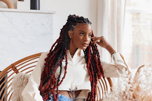 Ebonee Davis has coily hair